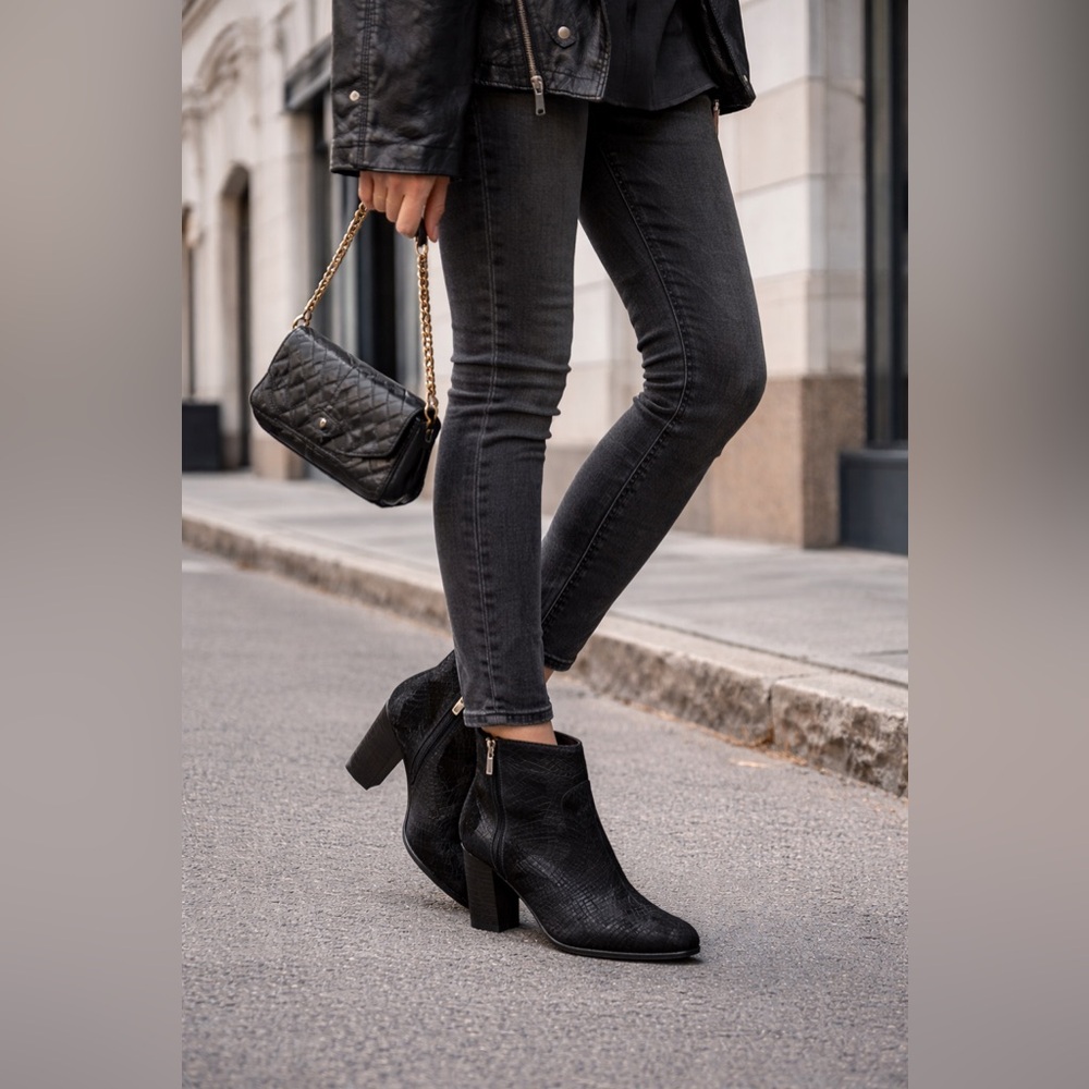 UGG Charlotte Snake Black Haircalf Ankle Boots Zip Heel Size 7